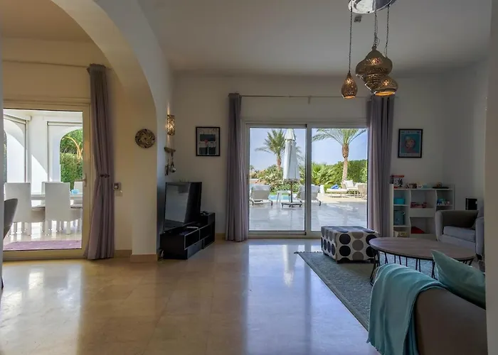 White Heaven - Swim, Lounge & Sunset Magic Villa