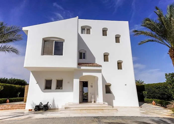 White Heaven - Swim, Lounge & Sunset Magic Villa *