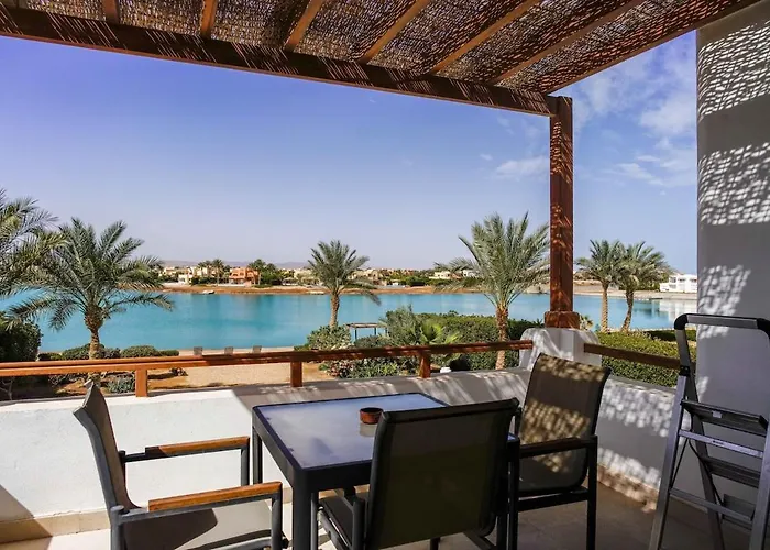 White Heaven - Swim, Lounge & Sunset Magic Villa