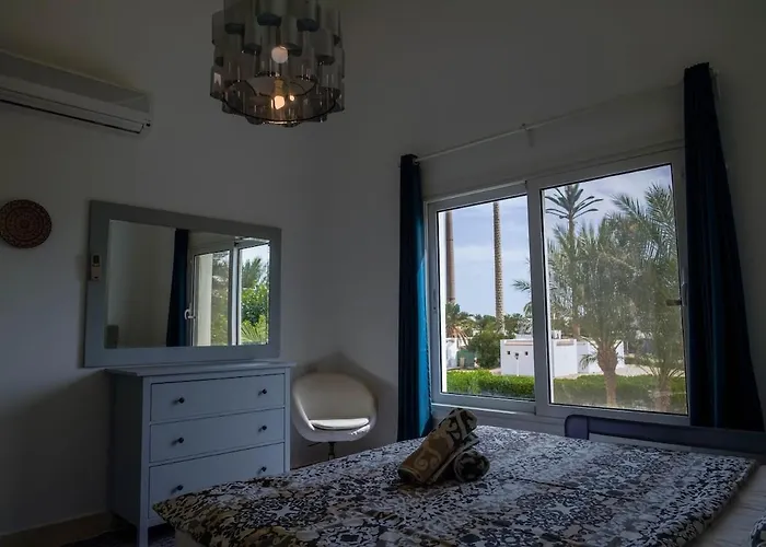 White Heaven - Swim, Lounge & Sunset Magic Villa