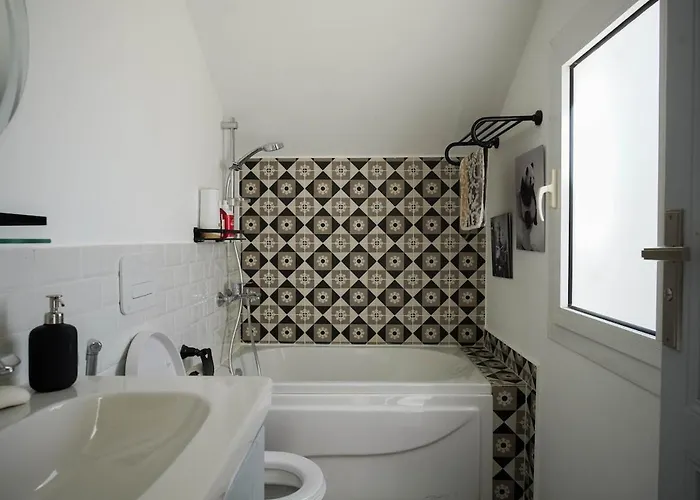 White Heaven - Swim, Lounge & Sunset Magic Villa