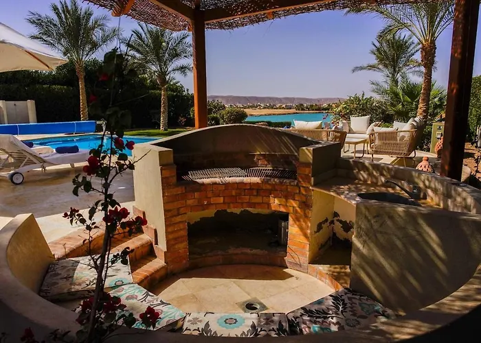 White Heaven - Swim, Lounge & Sunset Magic Villa Gurdaka