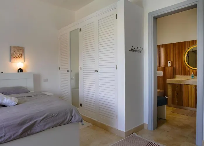 White Heaven - Swim, Lounge & Sunset Magic Villa