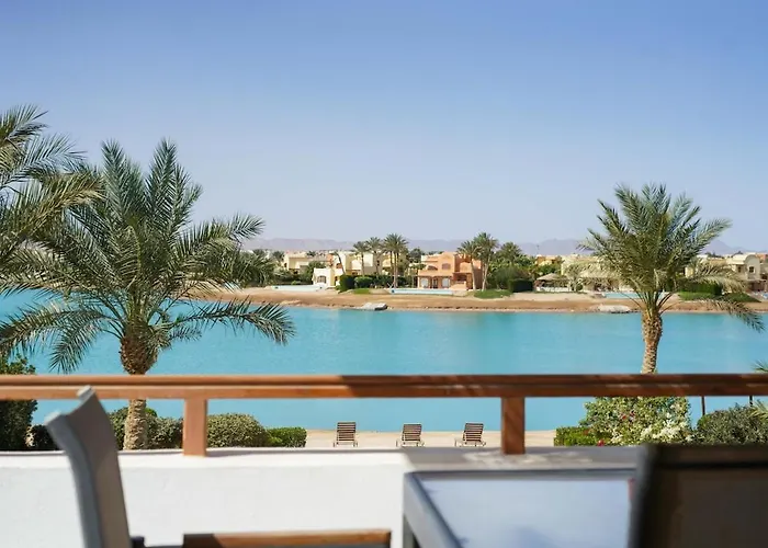 Villa White Heaven - Swim, Lounge & Sunset Magic Gurdaka